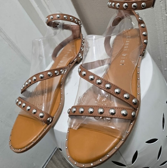 Gianni Bini Thong Studded Strappy Back Buckle Brown Leather Sandals. Size 8M🌴 - Picture 4 of 7